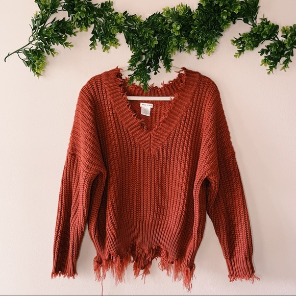 mainstrip Sweaters - Main Strip Rust V-neck Raw Hem Sweater sz M